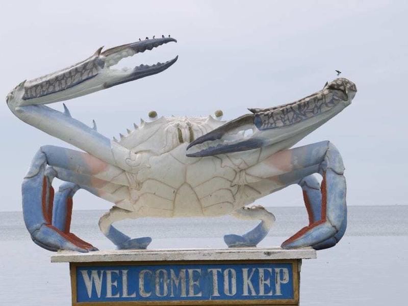 Welcome to Kep sign with crab