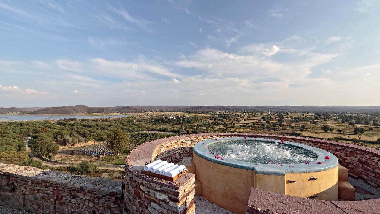Rooftop jacuzzi at Ramathra Fort
