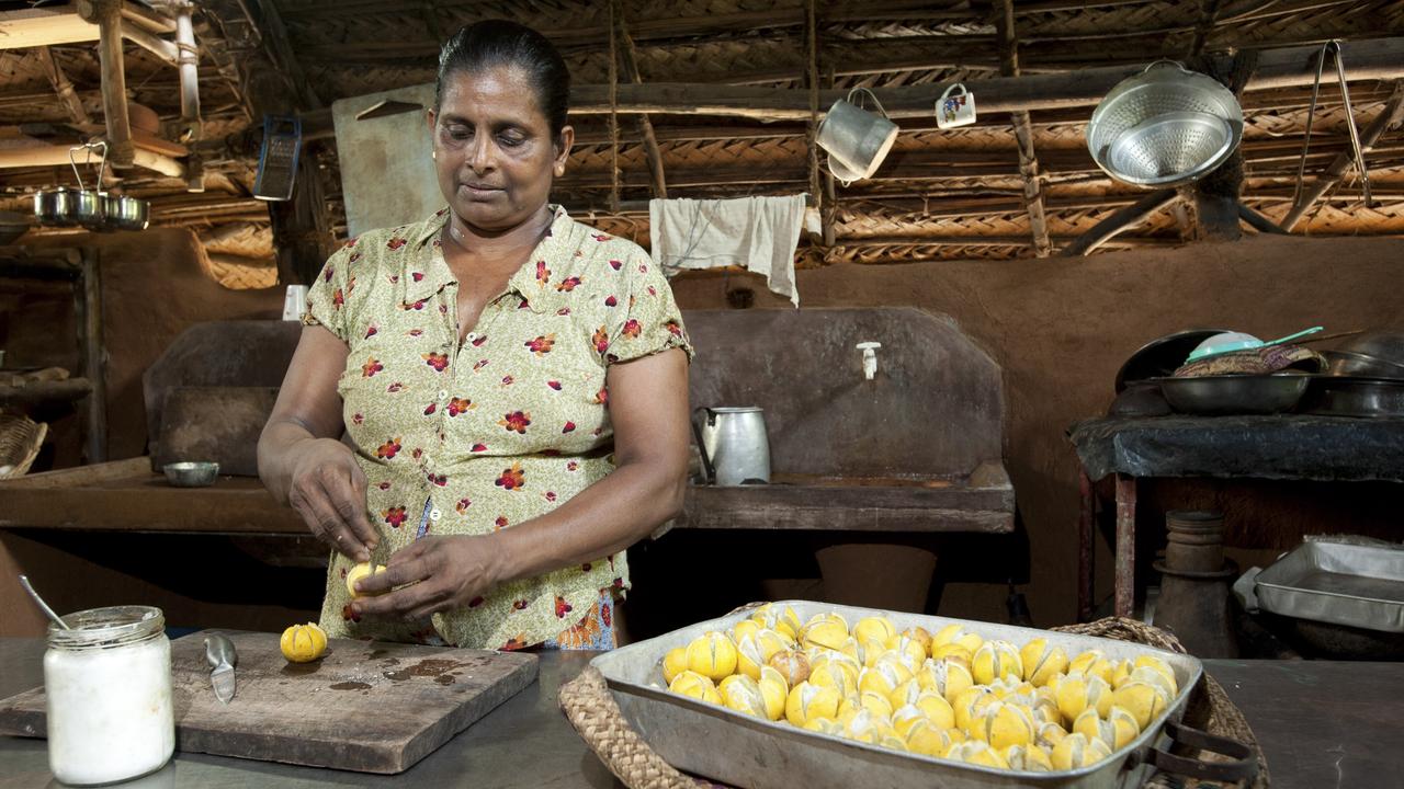 Woman preparing Sri Lankan food at The Mudhouse