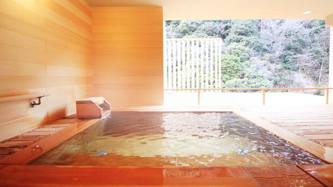 Private chartered hot spring