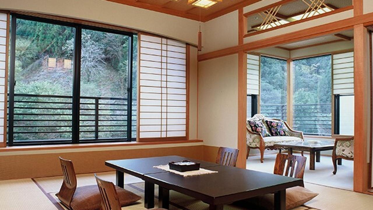 Large Japanese style suite