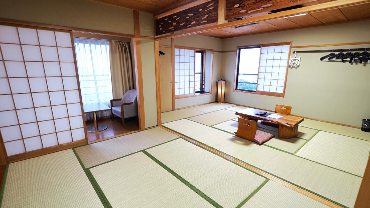 Large Japanese style rooms