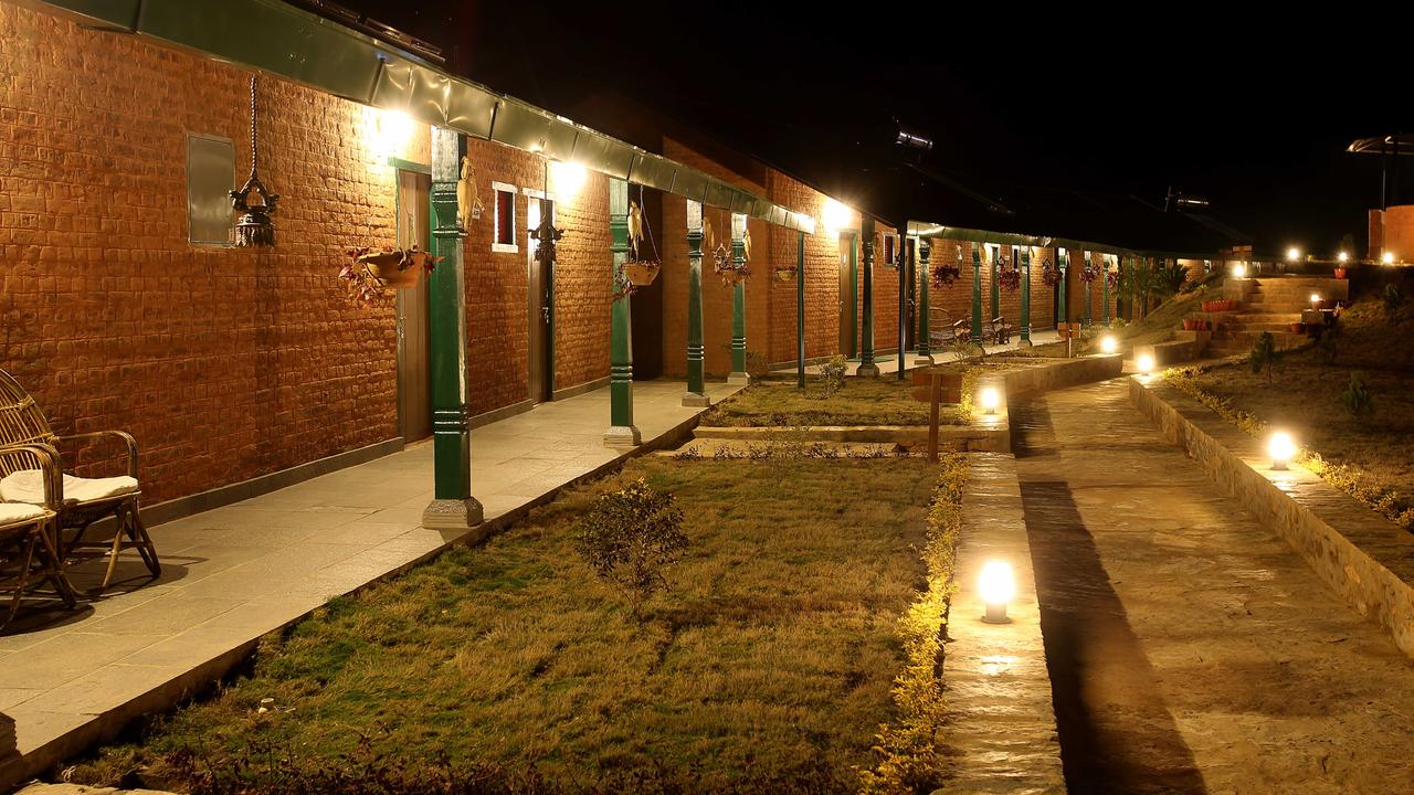 Lodges by night