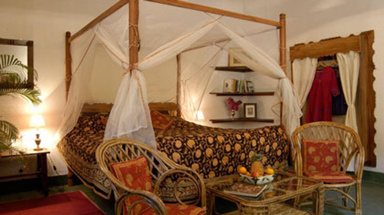 Canopy bed at Kipling Camp