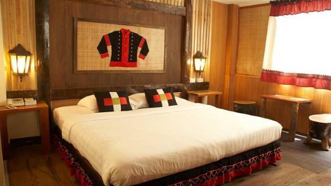 Double bed at Phumanee Lahu Home Hotel