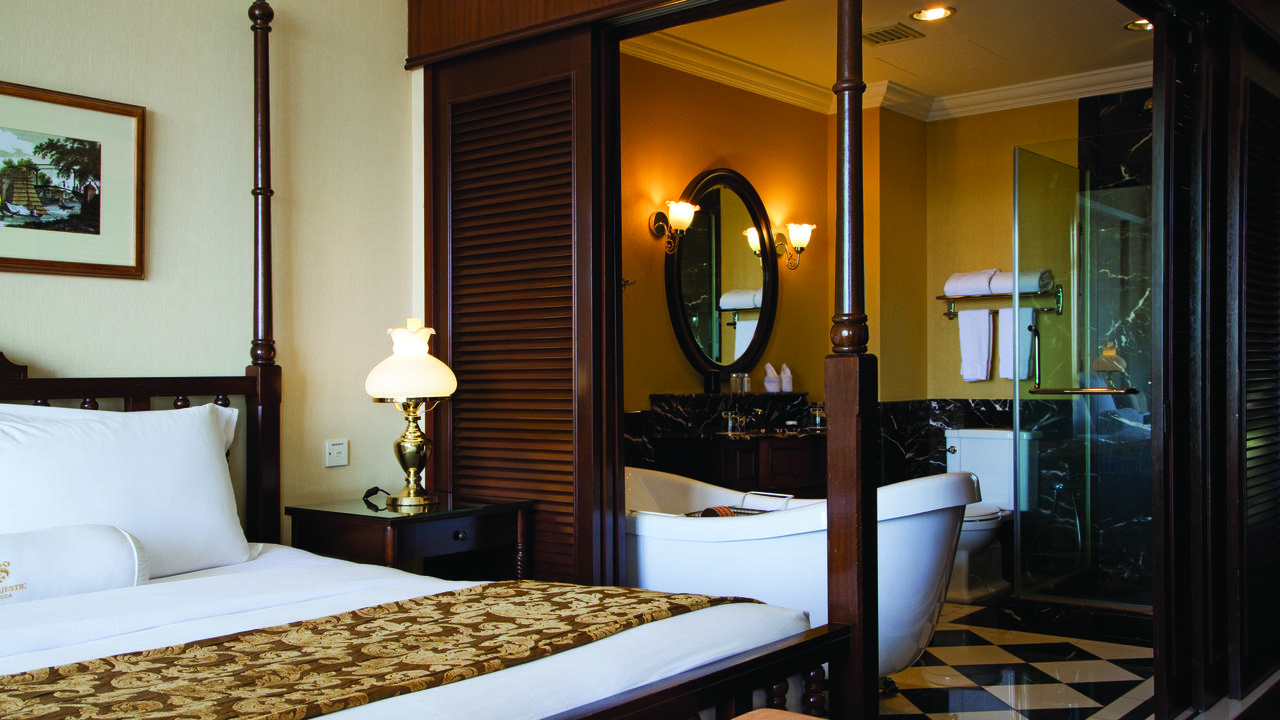 Bedroom with bath at Majestic Malacca