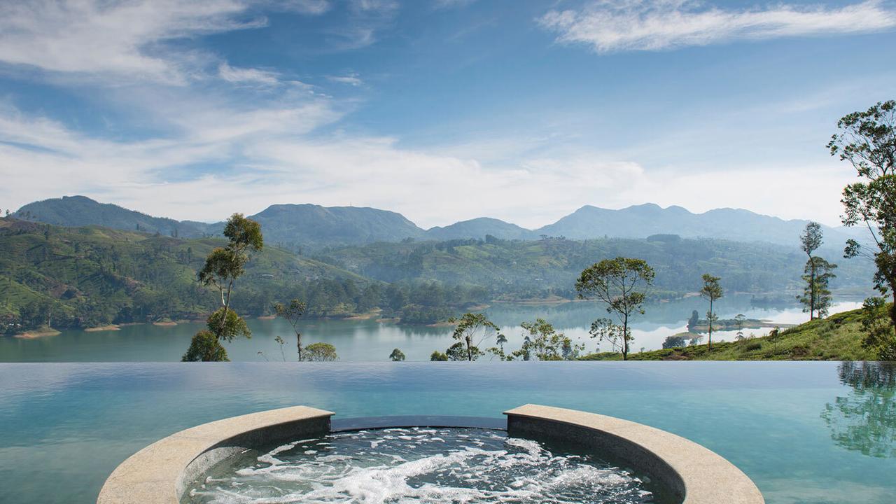 Infinity pool with jacuzzi at Tea Trails