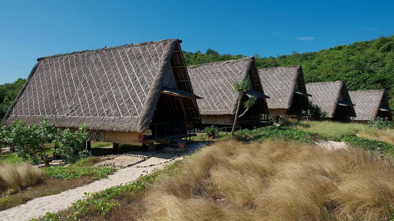 Thatched bungalows at Jeeva Beloam Beach Camp
