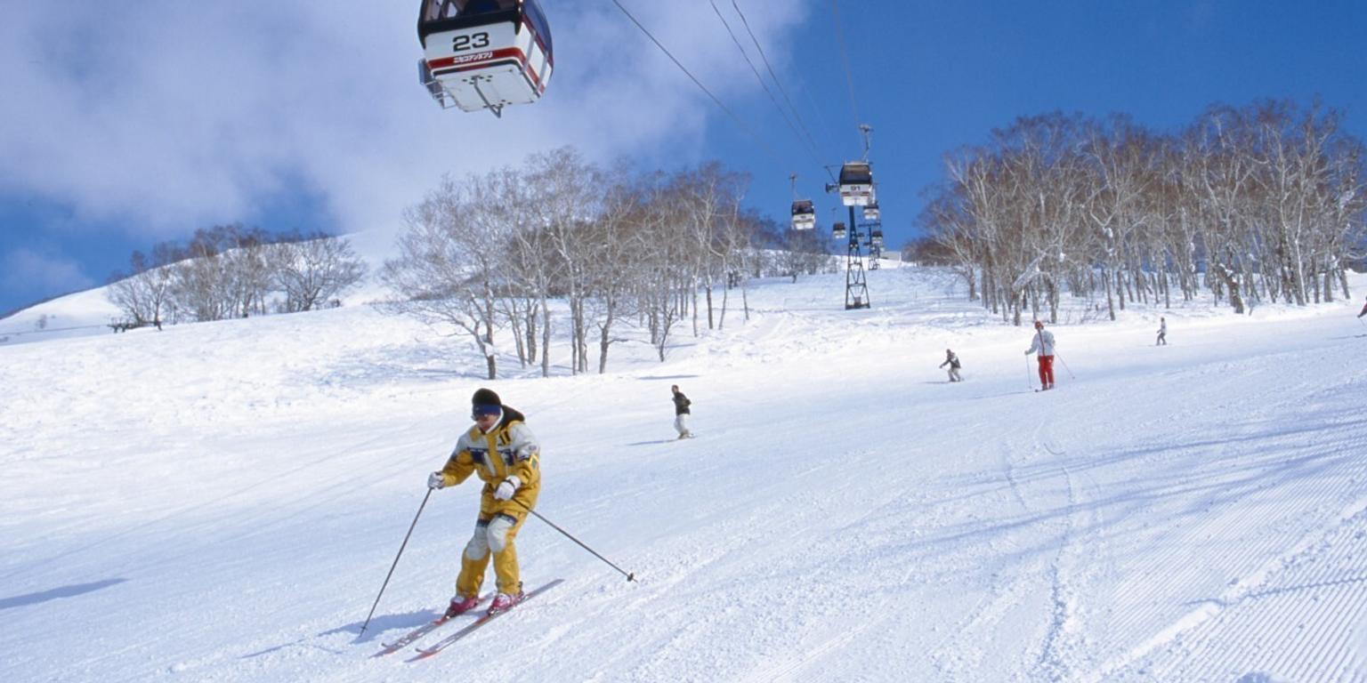 skiing in Japan