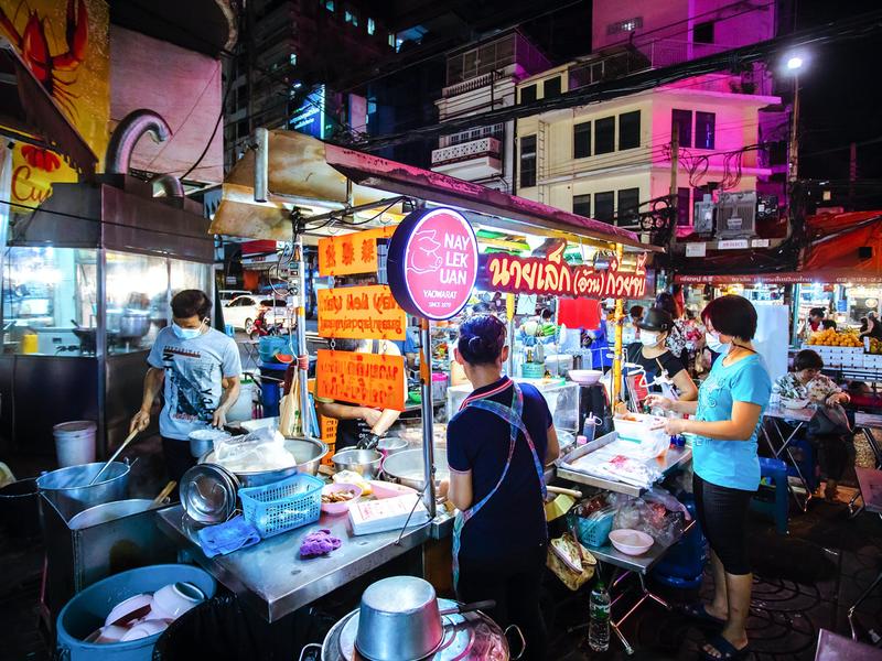 Bangkok street food at night