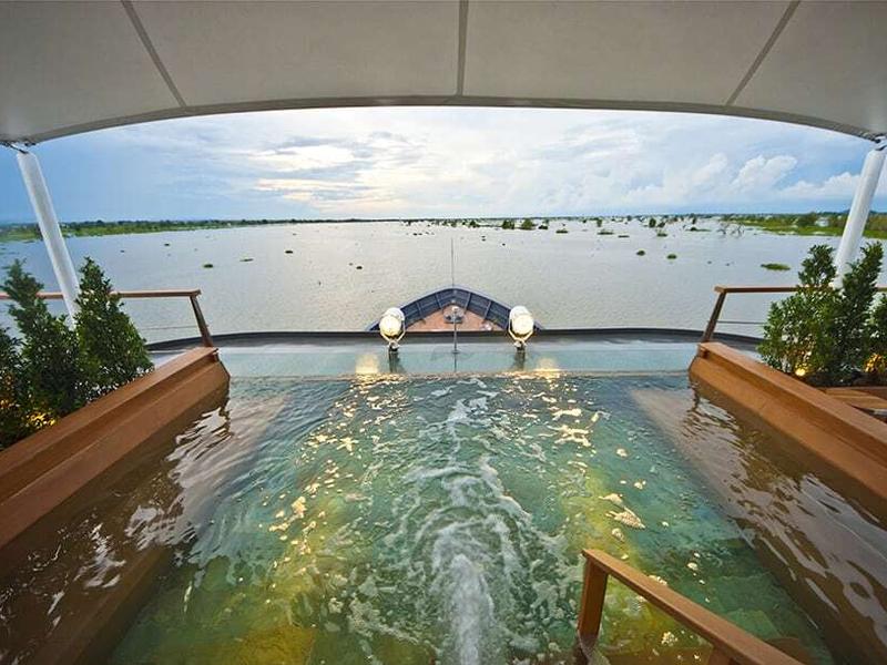 Plunge pool with a view