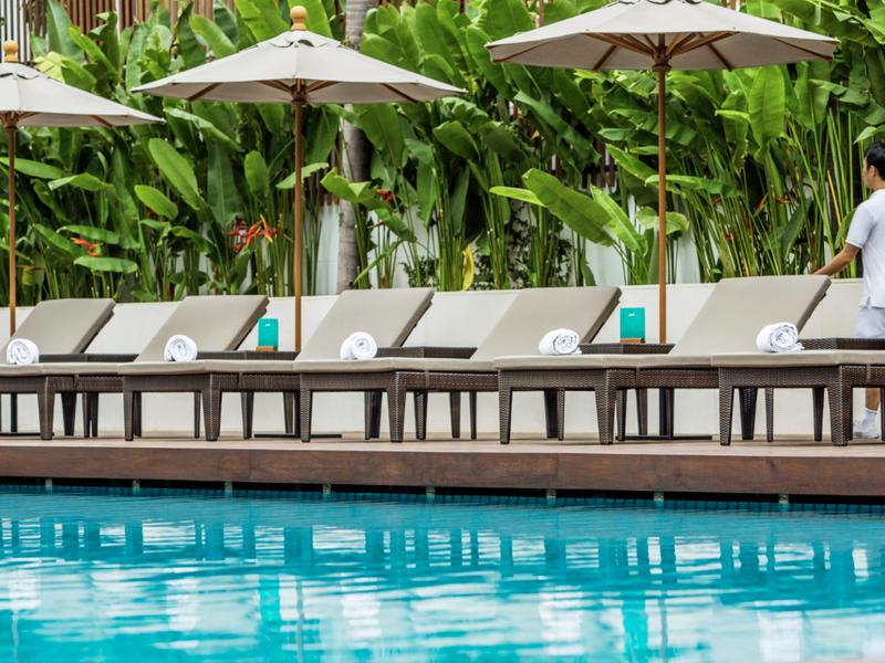 Pool with sun loungers at Como Metropolitan Bangkok